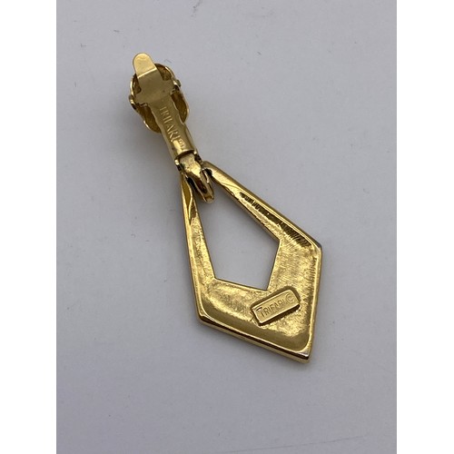 458 - TRIFARI PLATED AND ENAMEL LOZENGE DROPPER EARRINGS, CLIP ON EARRINGS AND AN ENAMELLED COLLAR CUFF