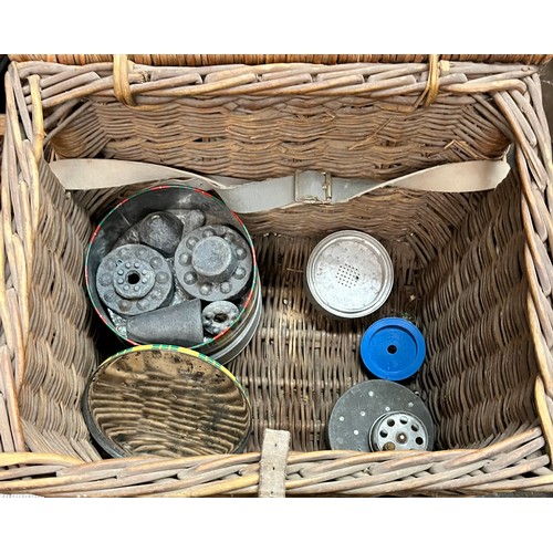 335 - VINTAGE WICKER FISHING CREEL AND CONTENTS, TWO PLASTIC TACKLE BOXES AND CONTENTS, KEEP NET AND SMALL... 