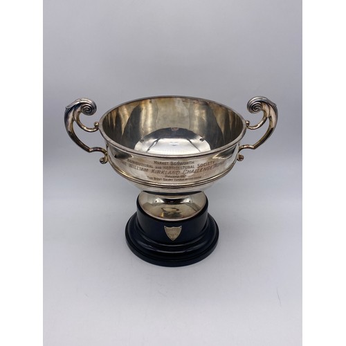 417 - WALKER AND HALL TWIN HANDLED ELECTRO PLATED PRESENTATION TROPHY ON SOCLE