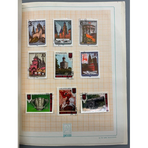 422 - FOLDER OF POSTAGE STAMP ALBUMS MAINLY CCCP