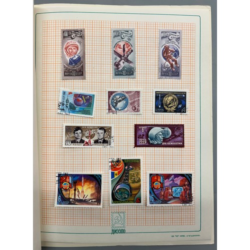 422 - FOLDER OF POSTAGE STAMP ALBUMS MAINLY CCCP