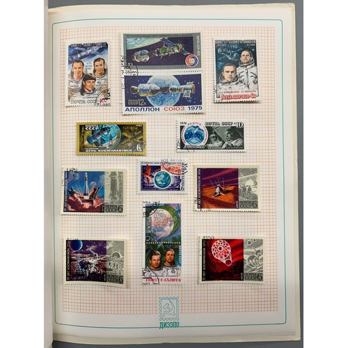 422 - FOLDER OF POSTAGE STAMP ALBUMS MAINLY CCCP