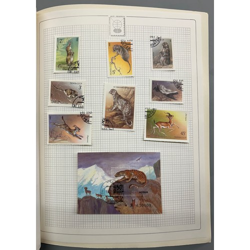 422 - FOLDER OF POSTAGE STAMP ALBUMS MAINLY CCCP