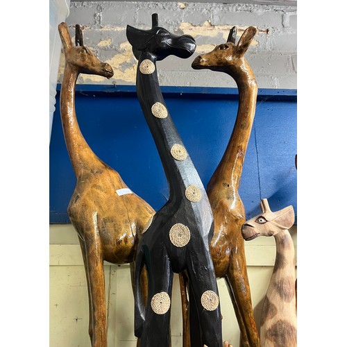 224 - SELECTION OF CARVED WOODEN AND POLISHED GIRAFFE FIGURES AND BOWLS