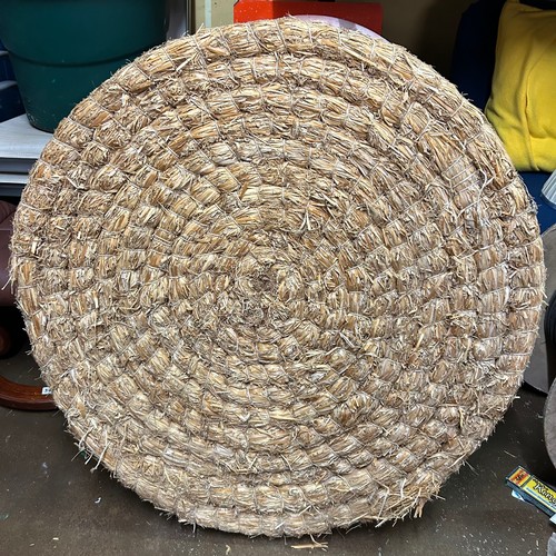 433 - STRAW ARCHERY TARGET