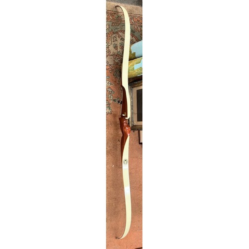432 - MARKSMAN FOREST RANGER 63 7347 ARCHERY BOW AND ARROWS