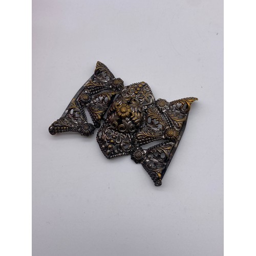 556 - METAL WORK FILIGREE BANGLE, BAR BROOCH, GREEN PASTE ENCRUSTED PENDANT NECK CHAIN AND CLIP ON EARRING... 