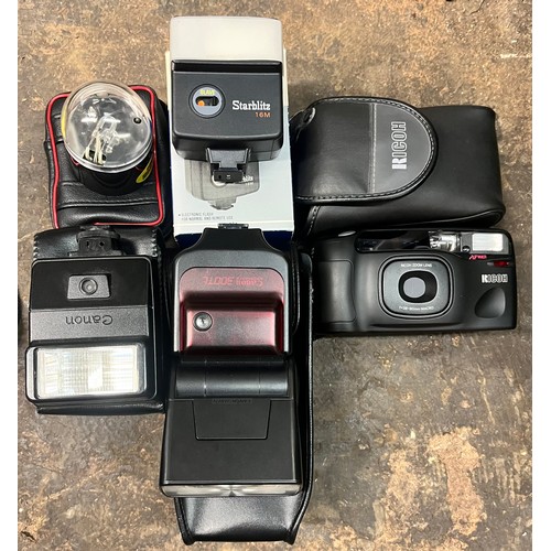 412 - MAMIYA NYLON CAMERA BAG OF VARIOUS LENSES AND CAMERA ACCESSORIES