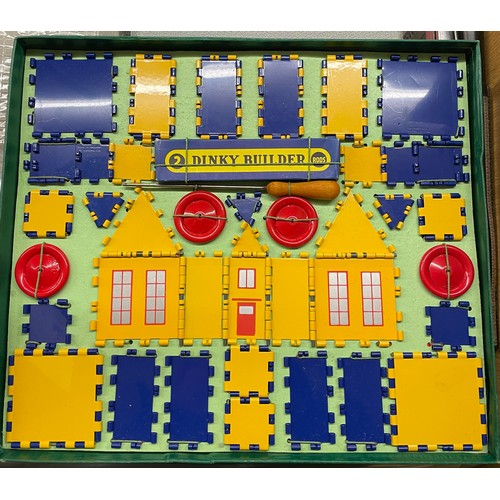 424 - DINKY BUILDER NUMBER II BY MECCANO