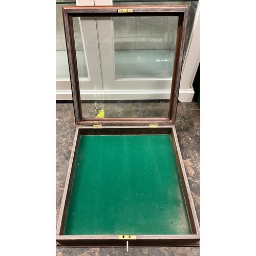 418 - BAIZE LINED COUNTER TOP BERJUTERY CABINET (LOCKABLE)