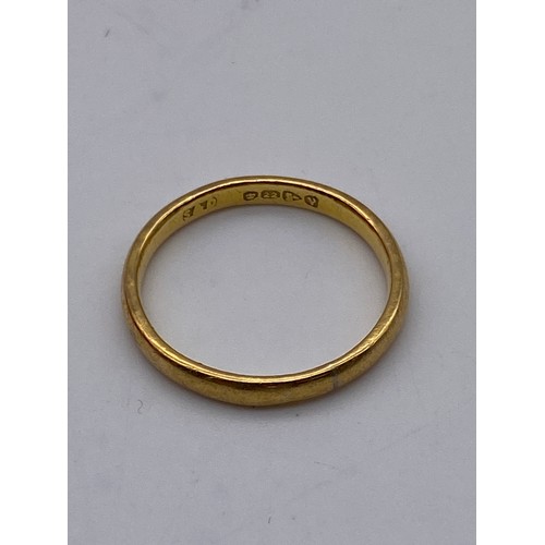532 - 22CT GOLD WEDDING BAND 2.6G APPROX.