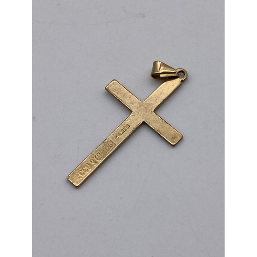 560 - 9CT GOLD ENGRAVED CROSS, FINE TRACE CHAIN A/F, AND AN UNMARKED ROSE METAL SAFETY CHAIN 1.6G OVERALL ... 