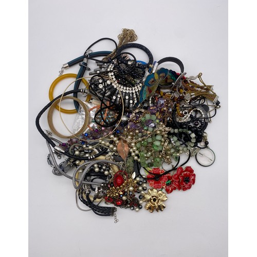 462 - BOX OF MIXED COSTUME JEWELLERY INC. BEAD AND CHAIN NECKLACES, BRACELETS AND PLASTIC BANGLES