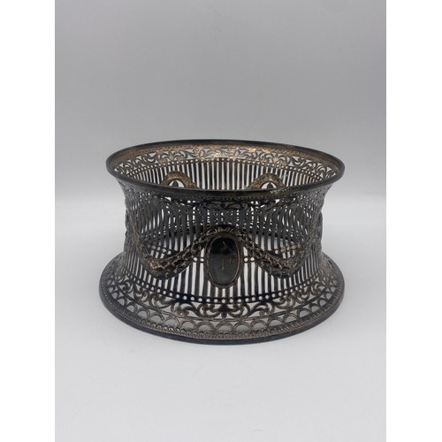 442 - BIRMINGHAM SILVER NEOCLASSICAL FILIGREE TAPERED STAND WITH BLUE GLASS LINER (silver 9OZ approx.)