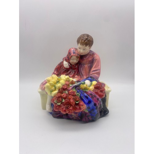 437 - ROYAL DOULTON HN1342 FLOWER SELLERS CHILDREN
