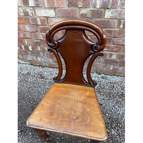 19 - VICTORIAN MAHOGANY CARTOUCHE SHAPED BACK HALL CHAIR