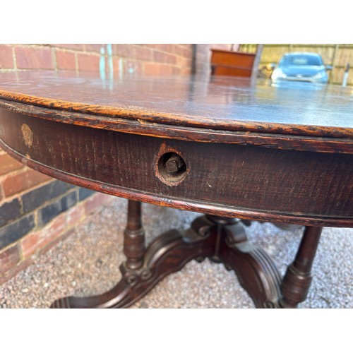 22 - 19TH CENTURY OVAL OAK EXTENDING DINING TABLE