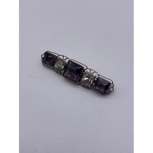 477 - WHITE METAL AMETHYST BAR BROOCH, SILVER CLIP ON LEAF EARRINGS AND CABOCHON DROPPER EARRINGS