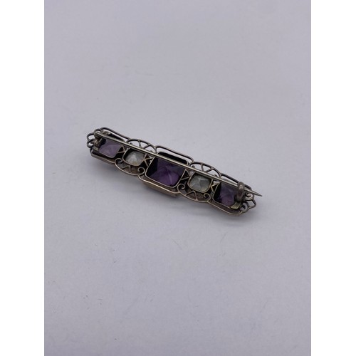 477 - WHITE METAL AMETHYST BAR BROOCH, SILVER CLIP ON LEAF EARRINGS AND CABOCHON DROPPER EARRINGS