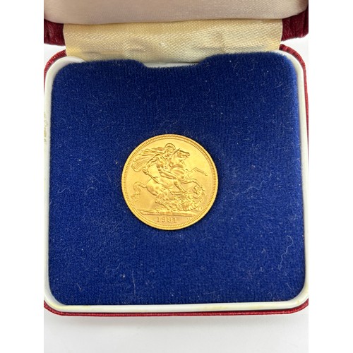 492 - CASED ELIZABETH II 1981 GOLD SOVEREIGN