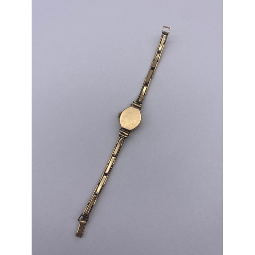 476 - LADIES 9CT GOLD CASED ACCURIST WRISTWATCH ON EXPANDING 9CT CORE BRACELET STRAP