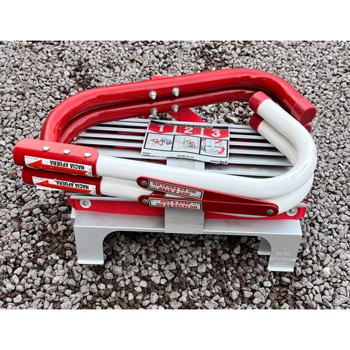 327 - FOLDING EMERGENCY LADDER