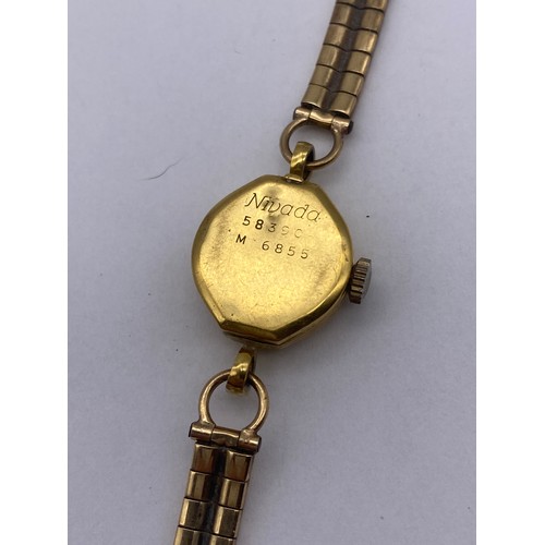 427 - 18K GOLD CASED LADIES WRISTWATCH ON A 9CT GOLD BRACELET STRAP 16.1G OVERALL APPROX