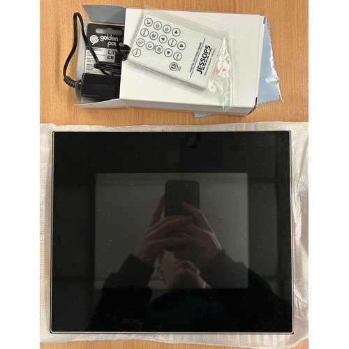 403 - 8 INCH DIGITAL PICTURE FRAME