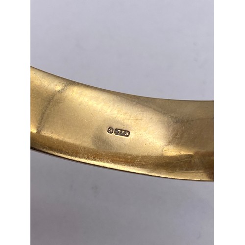 442 - 9CT GOLD ENGRAVED BANGLE WITH SAFETY CHAIN 18.1G APPROX OVERALL