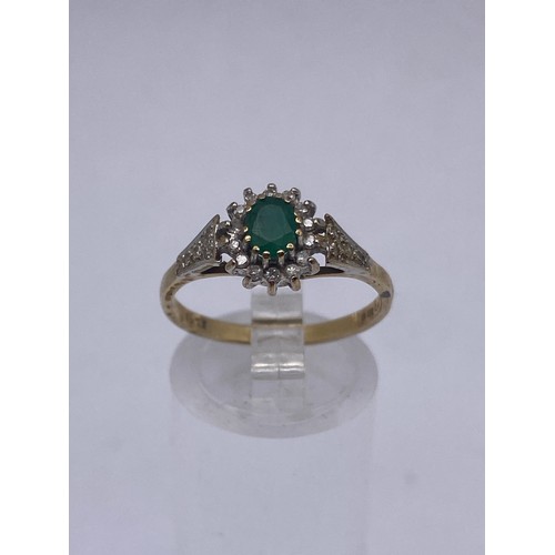 432 - 9CT GOLD GREEN STONE AND CZ DRESS RING 2.2G APPROX