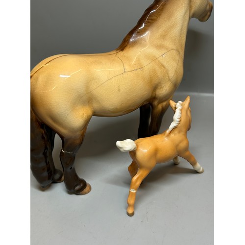 395 - BESWICK GLOSS HORSES AND FOALS A/F