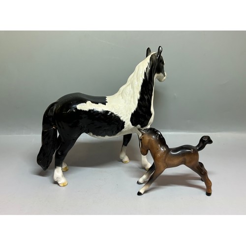 395 - BESWICK GLOSS HORSES AND FOALS A/F