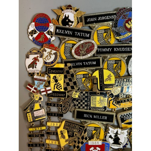 418 - GOOD SELECTION ON ENAMEL LAPEL AND PIN BADGES SPEEDWAY RELATED INCLUDING COV BEES AND WORLD CHAMPION... 