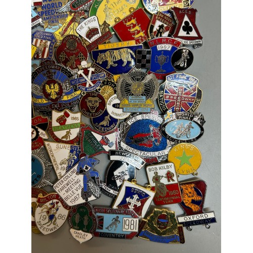 418 - GOOD SELECTION ON ENAMEL LAPEL AND PIN BADGES SPEEDWAY RELATED INCLUDING COV BEES AND WORLD CHAMPION... 