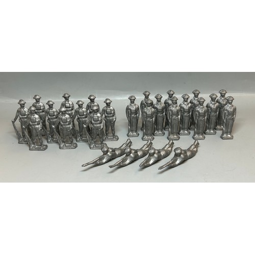 586 - SELECTION OF LEAD TOMMY WWII SOLDIERS