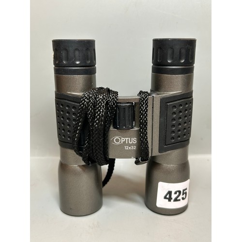 425 - STAR SCOPE, OPTUS 12X32 LIGHTWEIGHT BINOCULARS, POCKET BINOCULARS, A SPOTTING SCOPE