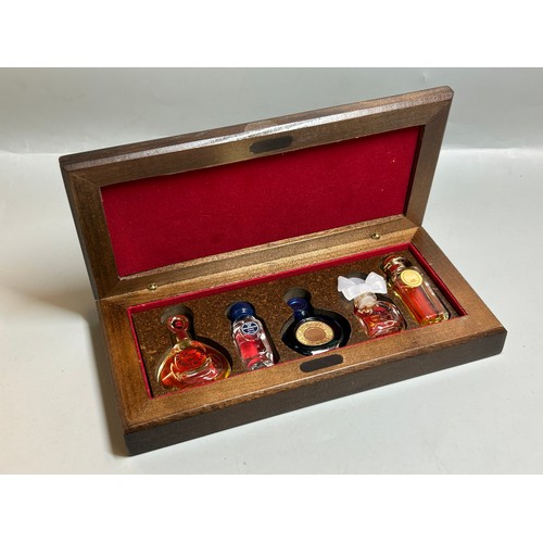 537 - TRAY CONTAINING CIGARETTE LIGHTERS, VINTAGE ROAMER WRISTWATCH, CIGARETTE CASES AND PENS