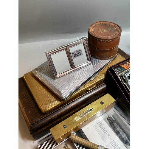 537 - TRAY CONTAINING CIGARETTE LIGHTERS, VINTAGE ROAMER WRISTWATCH, CIGARETTE CASES AND PENS