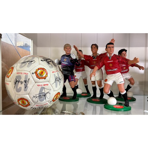 FOUR VIVID IMAGINATION FIGURES X 5 MANCHESTER UNITED