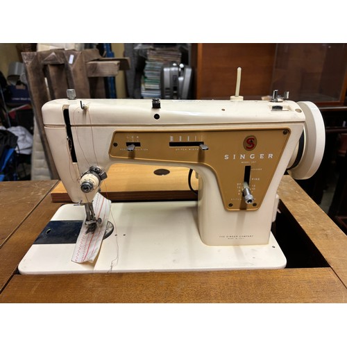117 - ELECTRIC SEWING MACHINE IN TABLE