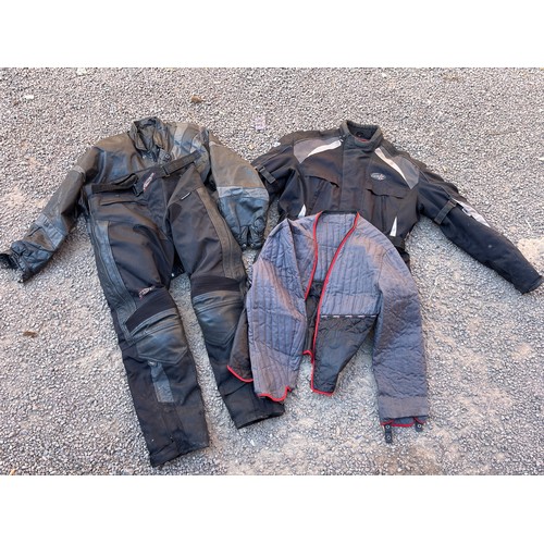 83 - LEATHER MOTORCYCLISTS JACKETS
