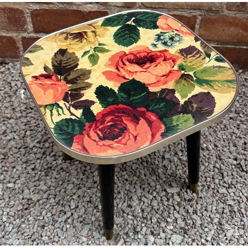 26 - 1960'S  SMALL SIDE TABLE