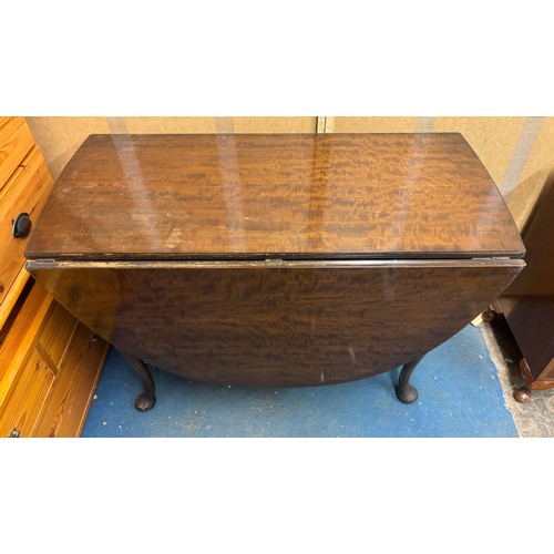 32 - GEORGE II STYLE MAHOGANY DROP FLAP TABLE