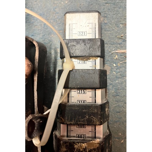 10 - COWLEY SURVEYORS LEVEL TELESCOPIC STAFF