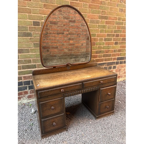 31 - OAK KNEEHOLE CARVED DRESSING TABLE