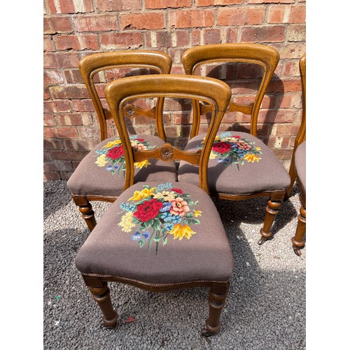 9 - SET OF SIX VICTORIAN OAK KIDNEY BACKED UPHOLSTERED DINING CHAIRS