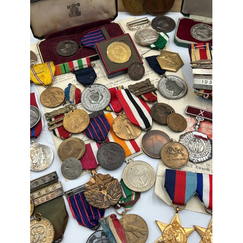 TRAY OF VARIOUS WWII MEDALS, OTHER MEDAL GROUPS, RIBBONS AND SINGLE ...