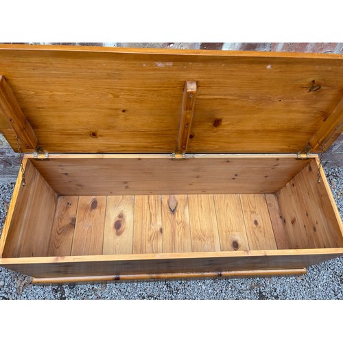 41 - PINE BLANKET BOX