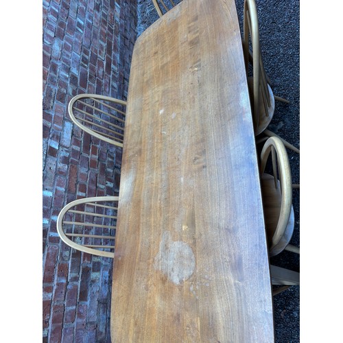 100A - ERCOL 513 BLONDE ELM RECTANGULAR DINING TABLE AND SIX HOOP BACK CHAIRS.
