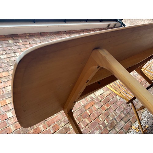 100A - ERCOL 513 BLONDE ELM RECTANGULAR DINING TABLE AND SIX HOOP BACK CHAIRS.